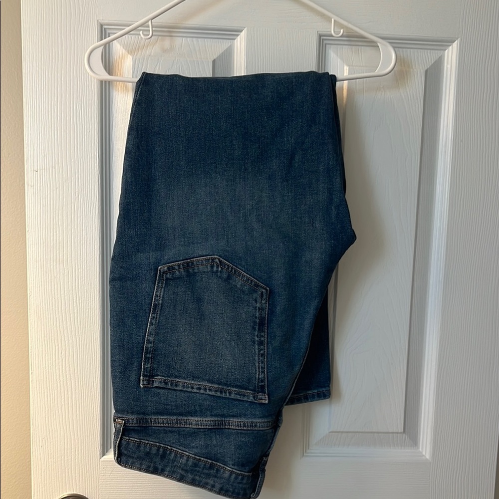 SOLD LOCALLY Old Navy High-Rise Curvy OG Straight Jeans